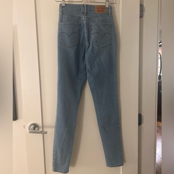 Levi's High Rise Skinny Jeans 721 Distressed Light Wash Size 26 - Picture 7 of 8